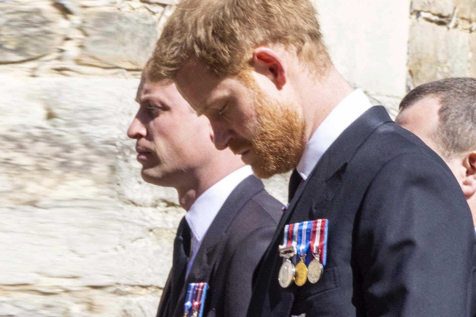 William und Harry: Die beiden Brüder liefen beim Trauermarsch nicht nebeneinander.