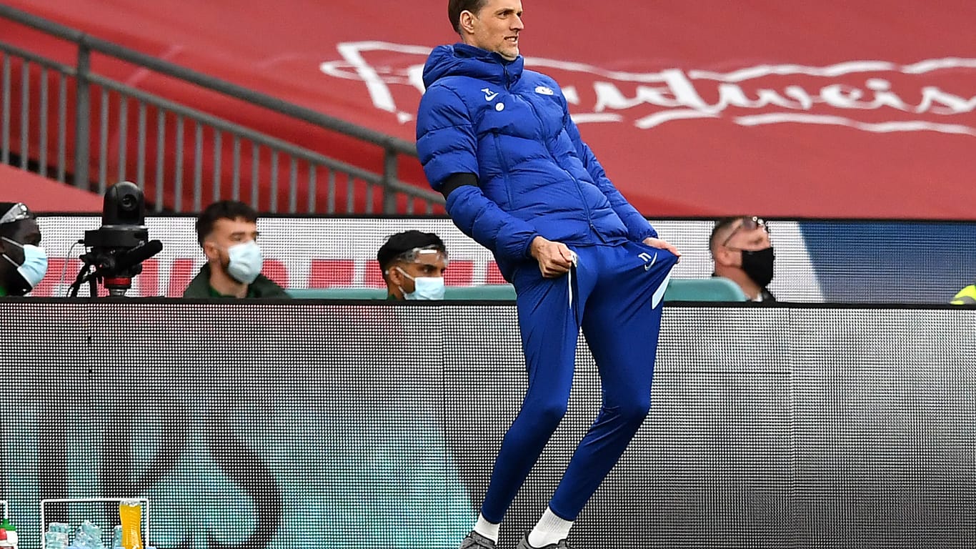 Thomas Tuchel: Der Chelsea-Trainer ging während des Spiels gegen Manchester City am Spielfeldrand emotional mit.
