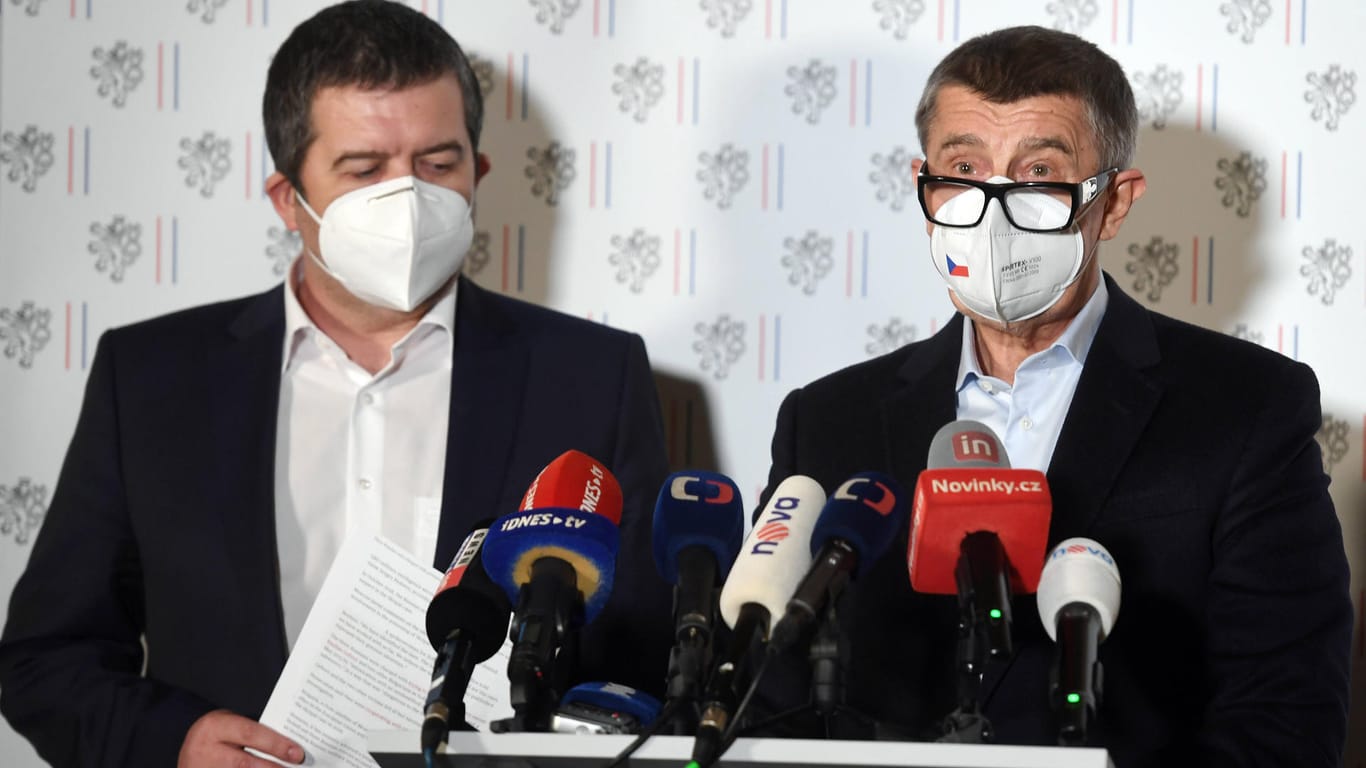 Innenminister Jan Hamacek und Premierminister Andrej Babis: Die tschechische Regierung zieht Konsequenzen aus Enthüllungen zur Explosion eines Munitionslagers im Jahr 2014.