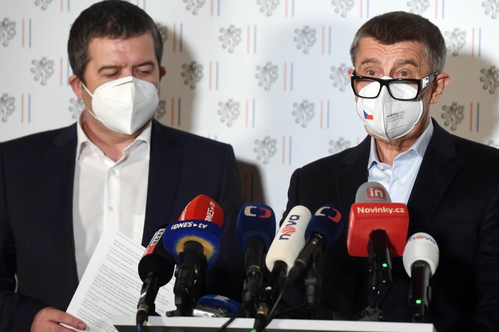 Innenminister Jan Hamacek und Premierminister Andrej Babis: Die tschechische Regierung zieht Konsequenzen aus Enthüllungen zur Explosion eines Munitionslagers im Jahr 2014.