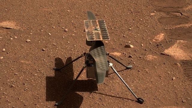 Der Mini-Hubschrauber "Ingenuity" auf dem Mars. Der Mini-Hubschrauber "Ingenuity" auf dem Mars.