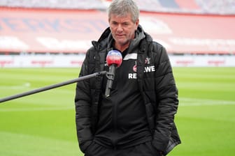 FC-Trainer Friedhelm Funkel beim Interview nach der Derby-Pleite: Für seine Aussagen hagelte es Rücktrittsforderungen von den Fans.