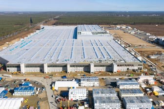 Teslas "Giga Factory" in Grünheide: Die Batterieproduktion könnte 100.000 Jobs nach Deutschland holen – nicht nur bei Tesla.