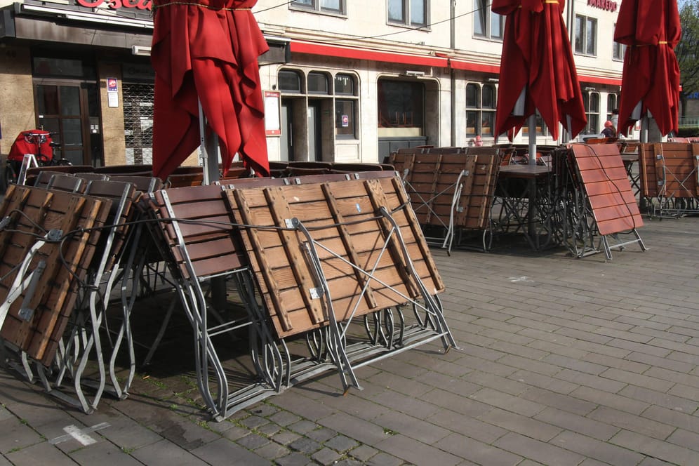 Geschlossene Lokale in Köln (Symbolbild): Die Corona-Hilfen sollten unter anderem Gastronomen durch die Krise helfen.