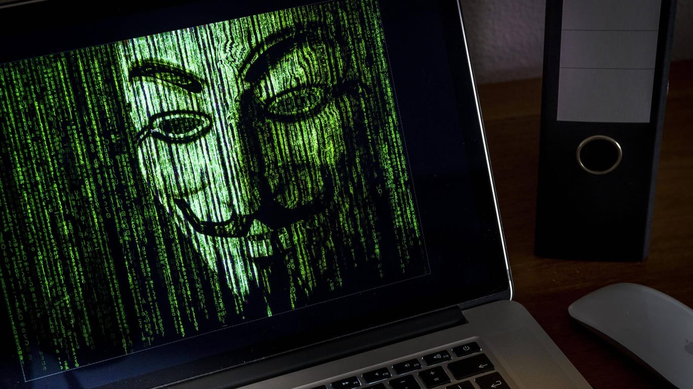 Besuch von Anonymous: Das Hackerkollektiv hat von der Partei "dieBasis" umfangreiche Daten zu den Mitgliedern erlangt.