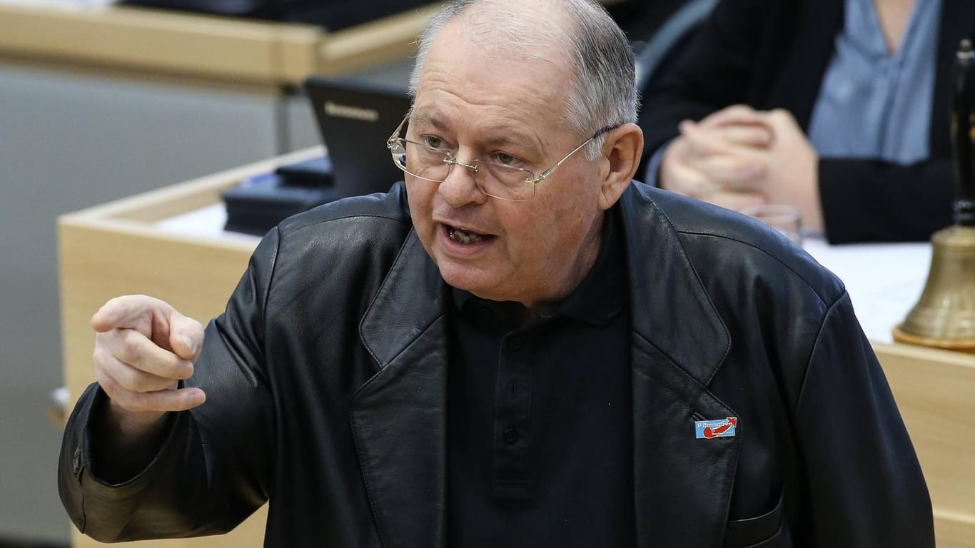 Der parlamentarische Geschäftsführer der AfD in Sachsen-Anhalt, Robert Farle: Vor seiner neuen Parteikarriere kämpfte er 25 Jahre für Kommunismus, SED und Sowjetunion.