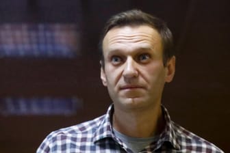 Alexej Nawalny bei einem Gerichtsprozess in Moskau: Seit sich der Oppositionelle im Hungerstreik befindet, soll sich sein Gesundheitszustands stark verschlechtert haben (Archivfoto).