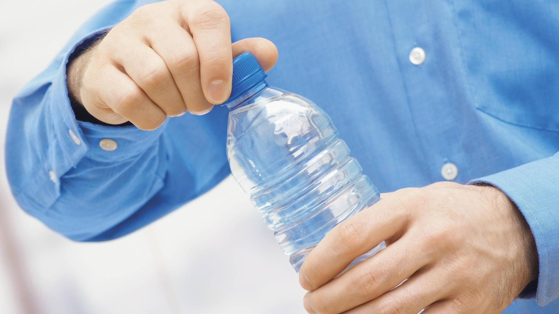 Wasserflasche: Manche Deckel sitzen sehr fest.