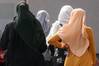 Musliminnen: Einwanderung könne eine Bedrohung für die Rechte der Frauen in Europa sein, warnt die Islamkritikerin Ayaan Hirsi Ali.