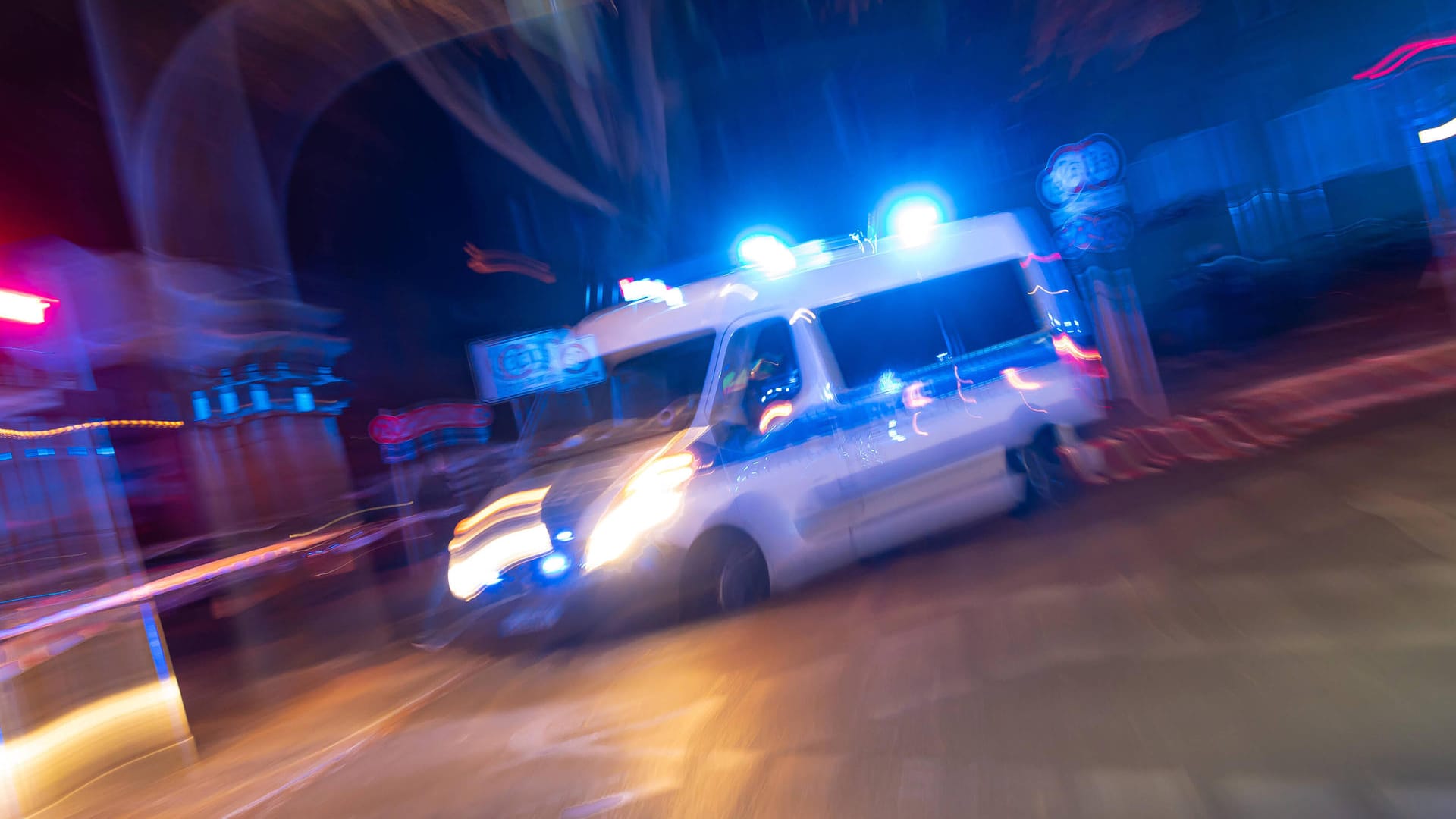 Polizei im Einsatz (Symbolbild): In Dortmund mussten Beamte eine Party auflösen. Polizei im Einsatz (Symbolbild): In Dortmund mussten Beamte eine Party auflösen.