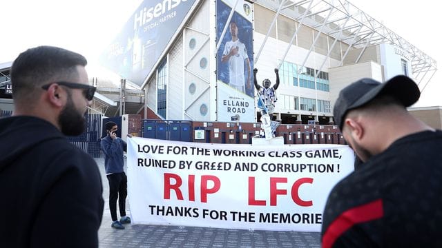 Fans protestierten vor dem Spiel von Leeds United gegen den FC Liverpool gegen die geplante Super League.