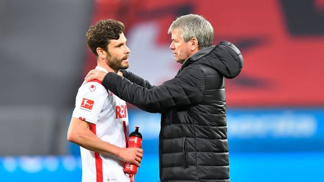 Kölns Trainer Friedhelm Funkel setzt auf seinen Kapitän Jonas Hector.