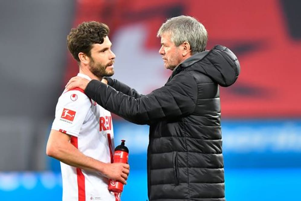 Kölns Trainer Friedhelm Funkel setzt auf seinen Kapitän Jonas Hector.