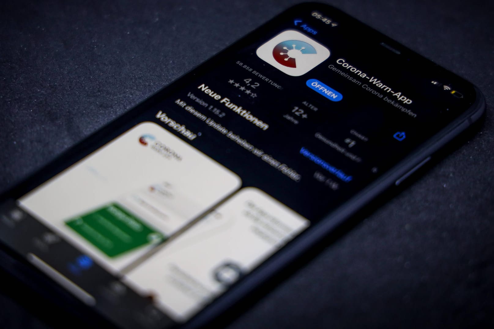 Corona-Warn-App im App Store: Die App zur anonymen Kontaktverfolgung erhält im zweiten Pandemiejahr weitere Funktionen.