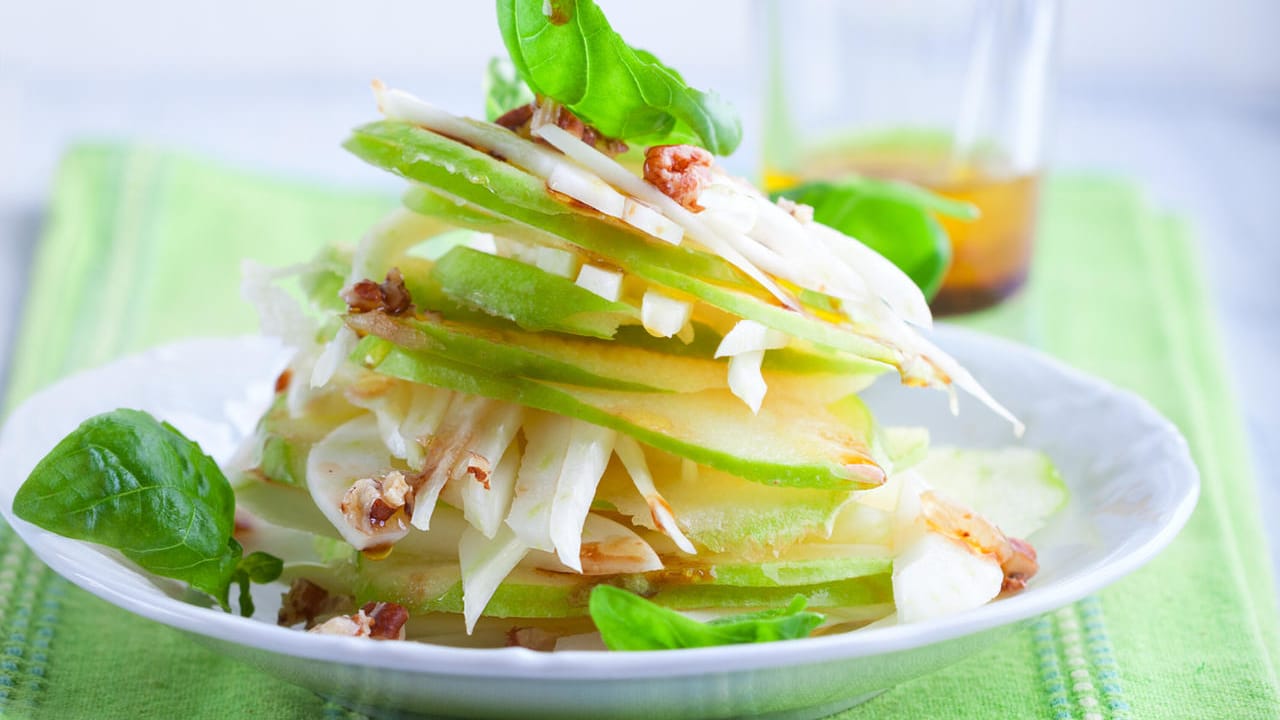 Fenchel-Apfel-Salat: Eine erfrischende Beilage zu Polenta-Gerichten.