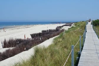 Sandstrand auf der Helgoländer Düne (Symbolbild): Wegen der Corona-Pandemie verzeichnet der Tourismus in Norddeutschland starke Einbußen.