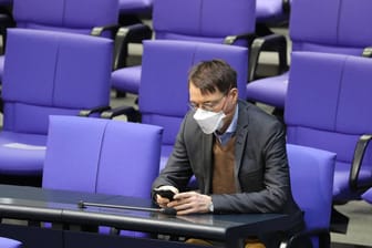 Karl Lauterbach im Bundestag (Archivbild): Der SPD-Politiker ist in der Corona-Pandemie als Experte gefragt.