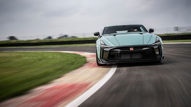 Das bislang teuerste Auto von Nissan: In Kooperation mit Italdesign legen die Japaner den GT-R50 für rund 1,2 Millionen Euro auf. Das bislang teuerste Auto von Nissan: In Kooperation mit Italdesign legen die Japaner den GT-R50 für rund 1,2 Millionen Euro auf.