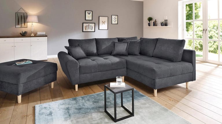 Zu Hause entspannen: Wir zeigen Ihnen fünf günstige Sofas, die Stil und Komfort vereinen.