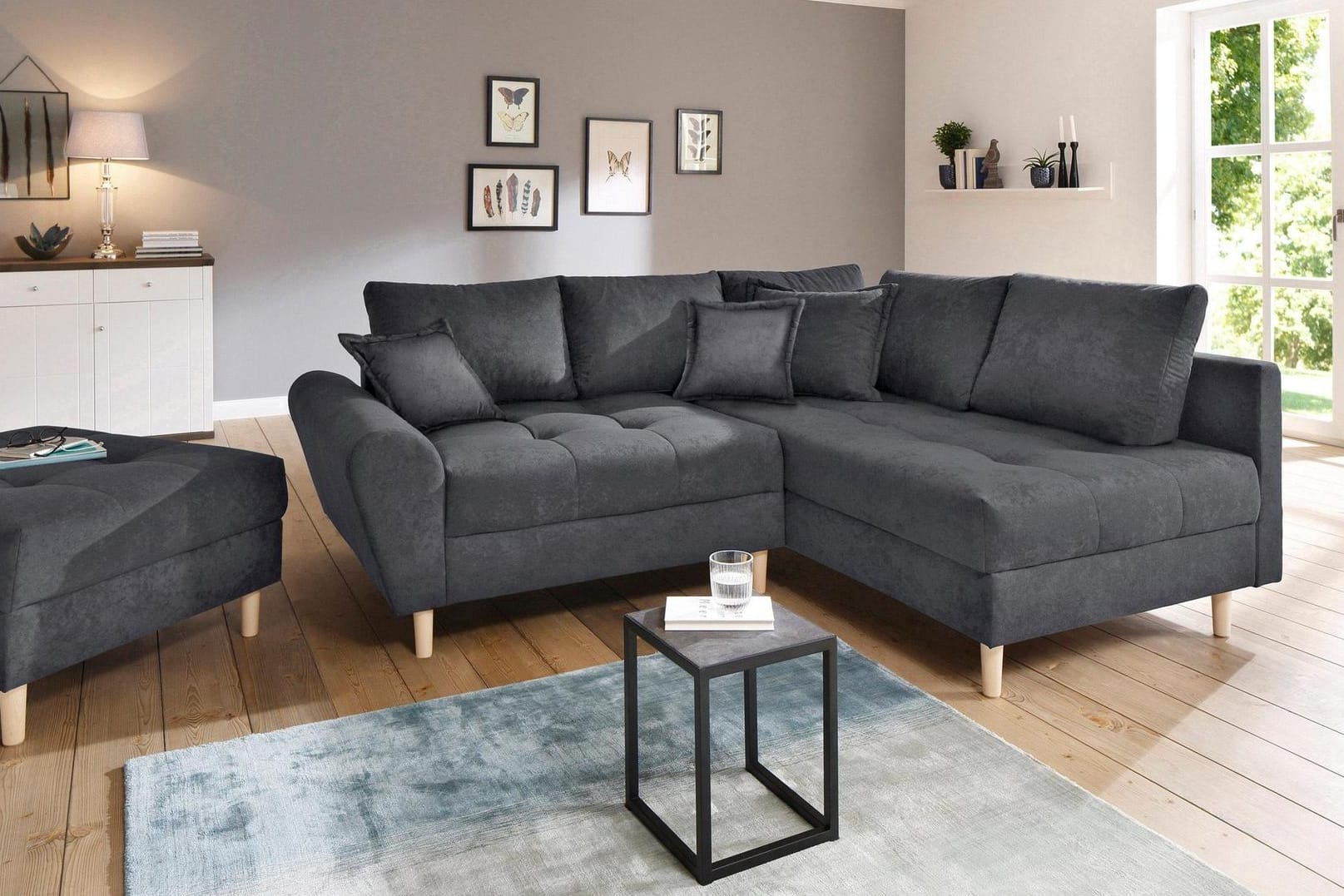 Zu Hause entspannen: Wir zeigen Ihnen fünf günstige Sofas, die Stil und Komfort vereinen.