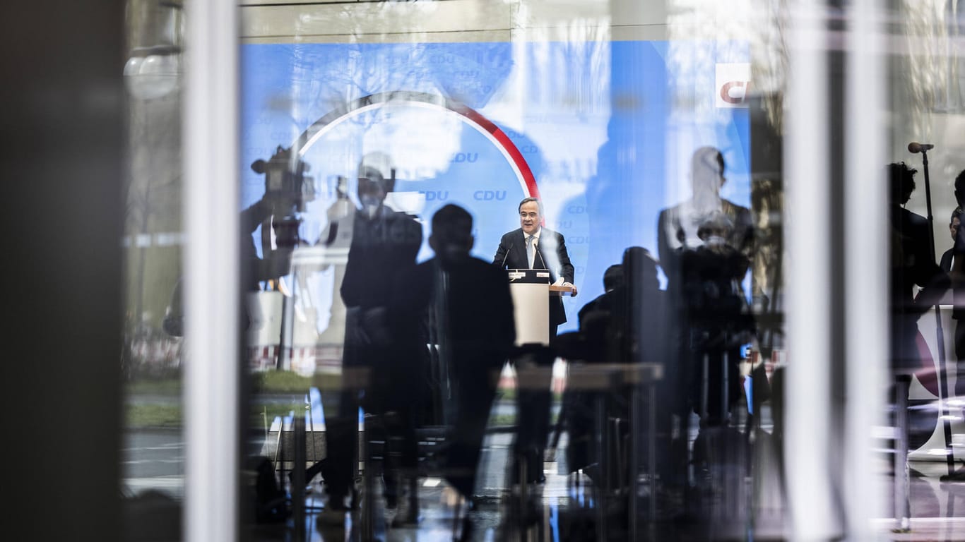 Sieger im Rampenlicht: Armin Laschet am Dienstag bei einer Pressekonferenz in der CDU-Zentrale.