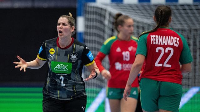 Marlene Zapf (l) sicherte sich mit Deutschlands Handballerinnnen das WM-Ticket. Marlene Zapf (l) sicherte sich mit Deutschlands Handballerinnnen das WM-Ticket.