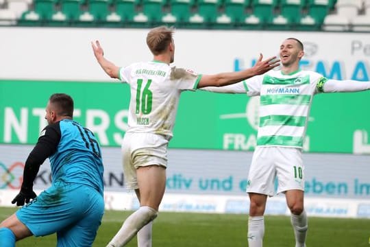 Havard Nielsen (M) und Branimir Hrgota (r) trafen beim Fürther Heimsieg gegen Braunschweig.