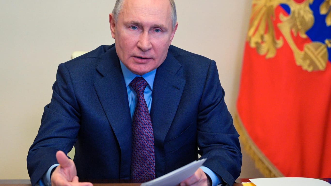 Wladimir Putin lenkt mit martialischen Aktionen von der Krise ab.