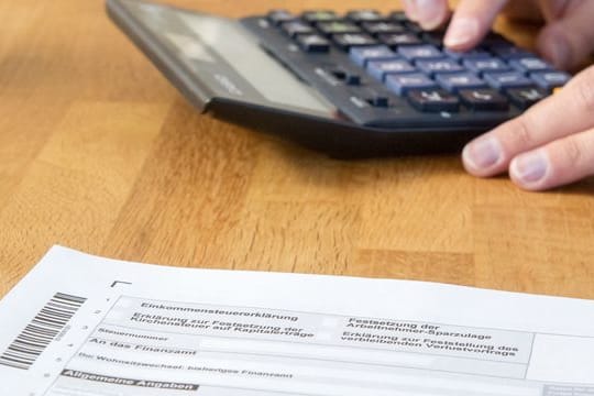 Arbeitnehmer dürfen ihre Steuererklärung noch auf den Papierformularen abgeben.