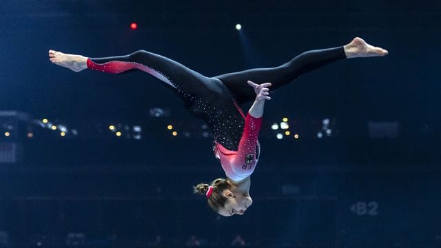 Sarah Voss turnt bei der EM in einem Ganzkörperanzug am Schwebebalken. Sarah Voss turnt bei der EM in einem Ganzkörperanzug am Schwebebalken.