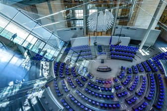 Der deutsche Bundestag (Symbolbild): Hier lässt sich ein Platz über viele verschiedene Ausbildungswege ergattern.