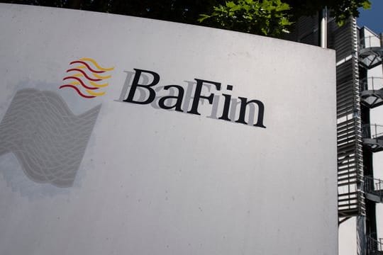Die Finanzaufsicht Bafin hält derzeit rund 40 der mehr als 130 Pensionskassen und rund 20 von 80 Lebensversicherern unter verschärfter Beobachtung. Die Finanzaufsicht Bafin hält derzeit rund 40 der mehr als 130 Pensionskassen und rund 20 von 80 Lebensversicherern unter verschärfter Beobachtung.