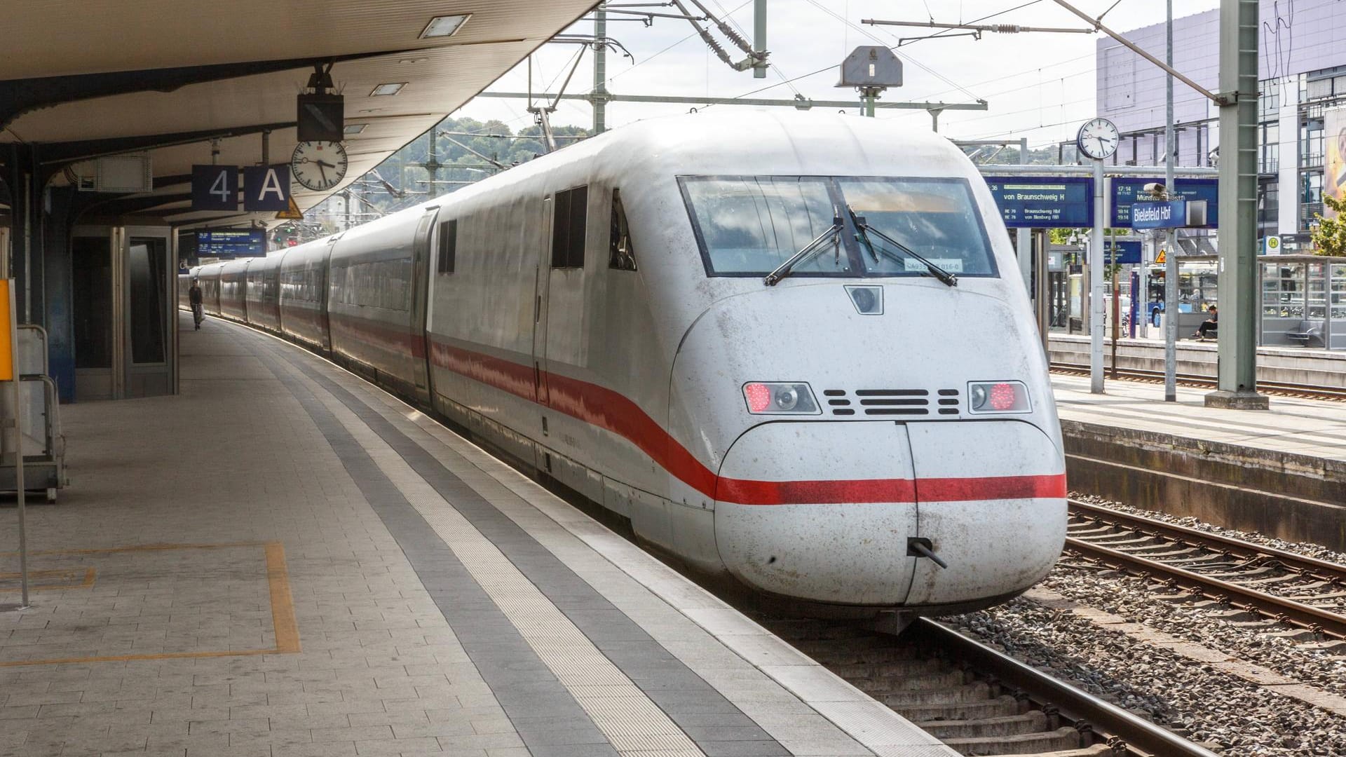 Der Bahnhof in Bielefeld (Archivbild): Wegen "Querdenkern" musste die Bundespolizei anrücken. Der Bahnhof in Bielefeld (Archivbild): Wegen "Querdenkern" musste die Bundespolizei anrücken.