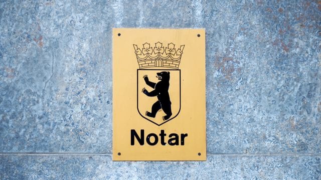 Wer einen Notar beauftragt, muss für die Dienste Gebühren bezahlen - oft auch, wenn das Verfahren abgebrochen wird. Wer einen Notar beauftragt, muss für die Dienste Gebühren bezahlen - oft auch, wenn das Verfahren abgebrochen wird.