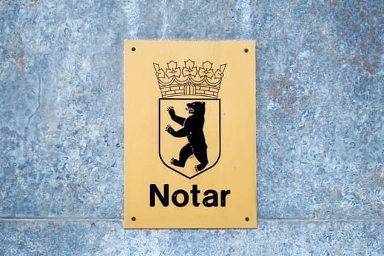 Wer einen Notar beauftragt, muss für die Dienste Gebühren bezahlen - oft auch, wenn das Verfahren abgebrochen wird. Wer einen Notar beauftragt, muss für die Dienste Gebühren bezahlen - oft auch, wenn das Verfahren abgebrochen wird.