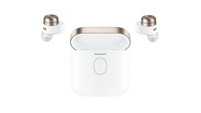 Doppelt ausgelegte Treiber, ein Bluetooth-Sender in der Ladedose und Aptx-Adaptive-Technologie zeichnen den neuen B&W PI7 (399 Euro) aus. Doppelt ausgelegte Treiber, ein Bluetooth-Sender in der Ladedose und Aptx-Adaptive-Technologie zeichnen den neuen B&W PI7 (399 Euro) aus.