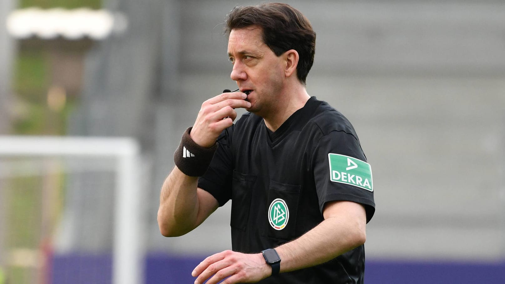 Manuel Gräfe: Der erfahrene Schiedsrichter muss im Sommer aufhören. Manuel Gräfe: Der erfahrene Schiedsrichter muss im Sommer aufhören.