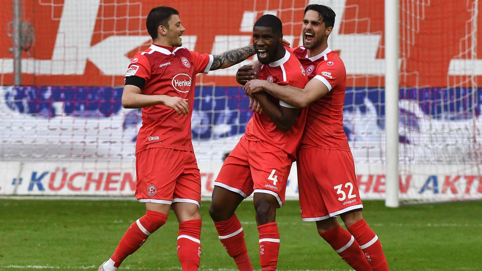 Kevin Danso (m.) erzielte das 2:0 für die Fortuna.