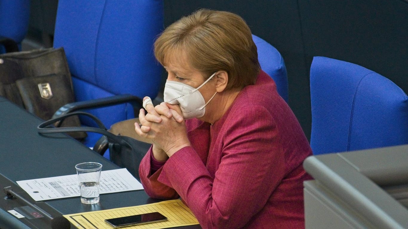 Bundeskanzlerin Angela Merkel (CDU) bei der Fragestunde zur Bundesnotbremse im Bundestag: Endlich wird die Pandemiepolitik dort gemacht, wo sie hingehört.