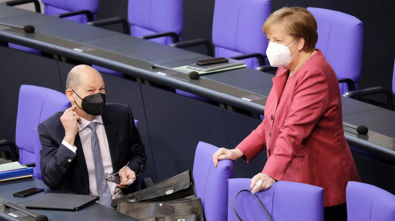 Olaf Scholz und Angela Merkel: Die Opposition äußert harsche Kritik an den beiden Spitzenpolitikern.