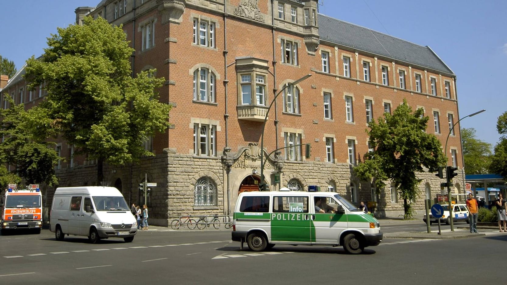 Die Polizeiwache in der Sonnenallee in Berlin Neukölln (Archivbild): Dort ist es in unmittelbarer Nähe zu einer Messerstecherei gekommen.