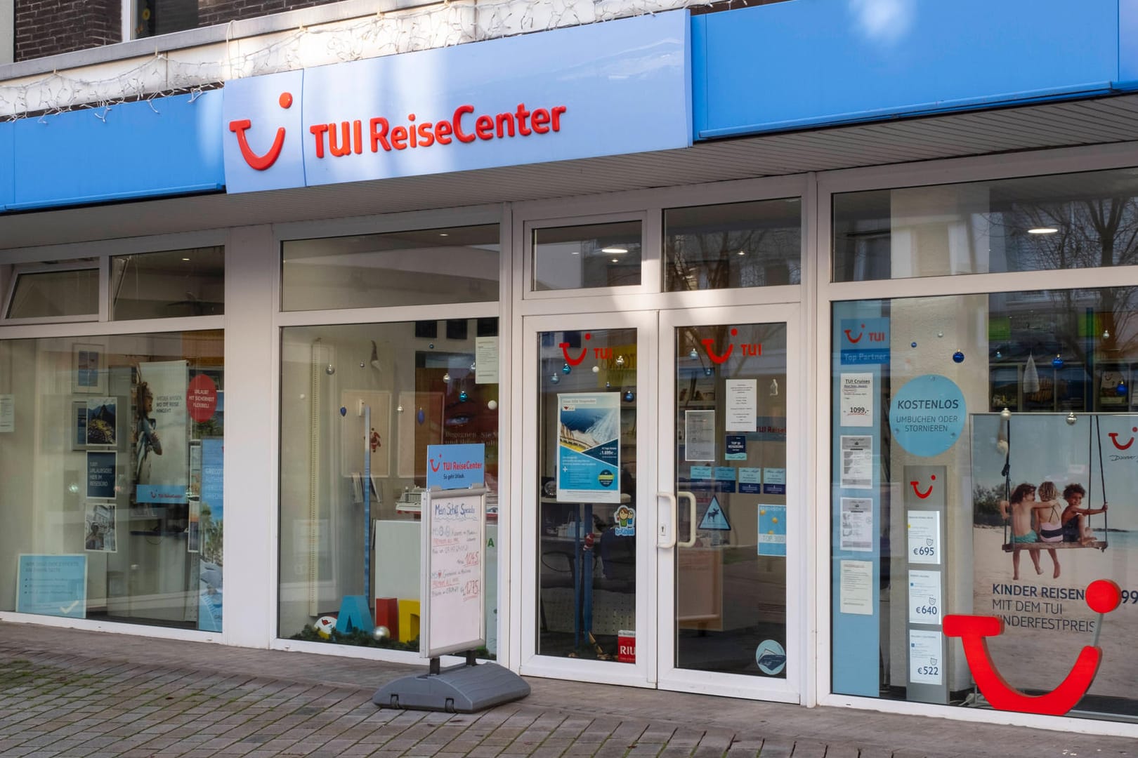 Tui: Die neue Pauschale wird in den über 400 eigenen Reisebürofilialen von Tui erhoben.