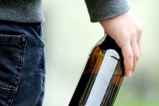 Bier: Auch wenn ein Getränk als "alkoholfrei" gelabelt ist, gehört es nur in die Hände von Erwachsenen.