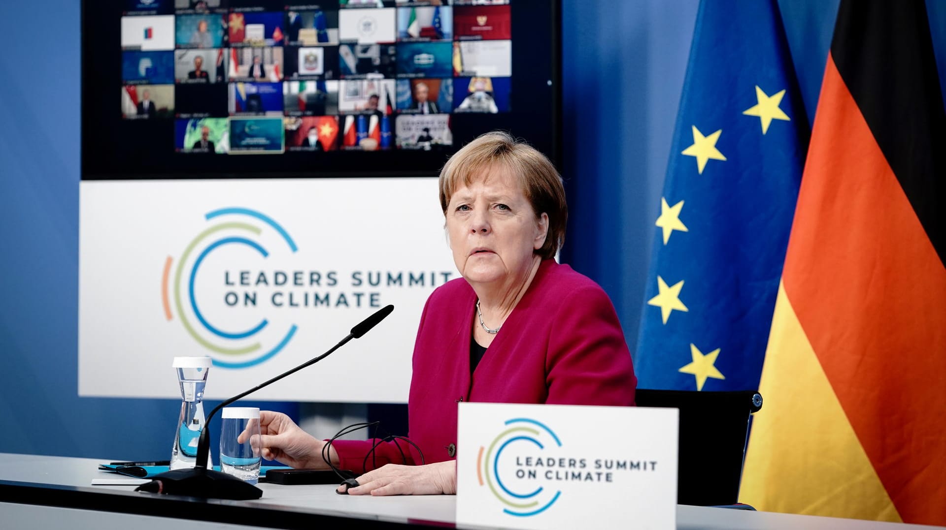 Angela Merkel beim virtuellen US-Klimagipfel: Klima-Aktivisten und Umweltverbände konnte die Kanzlerin mit ihrer Rede nicht begeistern. Angela Merkel beim virtuellen US-Klimagipfel: Klima-Aktivisten und Umweltverbände konnte die Kanzlerin mit ihrer Rede nicht begeistern.