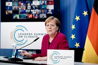 Angela Merkel beim virtuellen US-Klimagipfel: Klima-Aktivisten und Umweltverbände konnte die Kanzlerin mit ihrer Rede nicht begeistern.