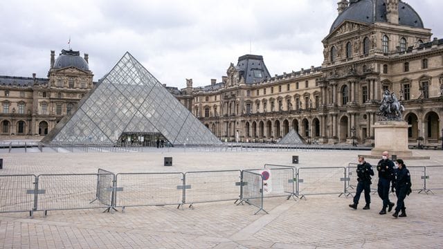 Der Louvre in Paris: Das Museum macht über 480.000 Werke im Internet zugänglich. Der Louvre in Paris: Das Museum macht über 480.000 Werke im Internet zugänglich.
