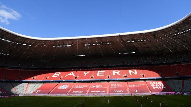 Blick auf die leere Tribüne der Allianz Arena