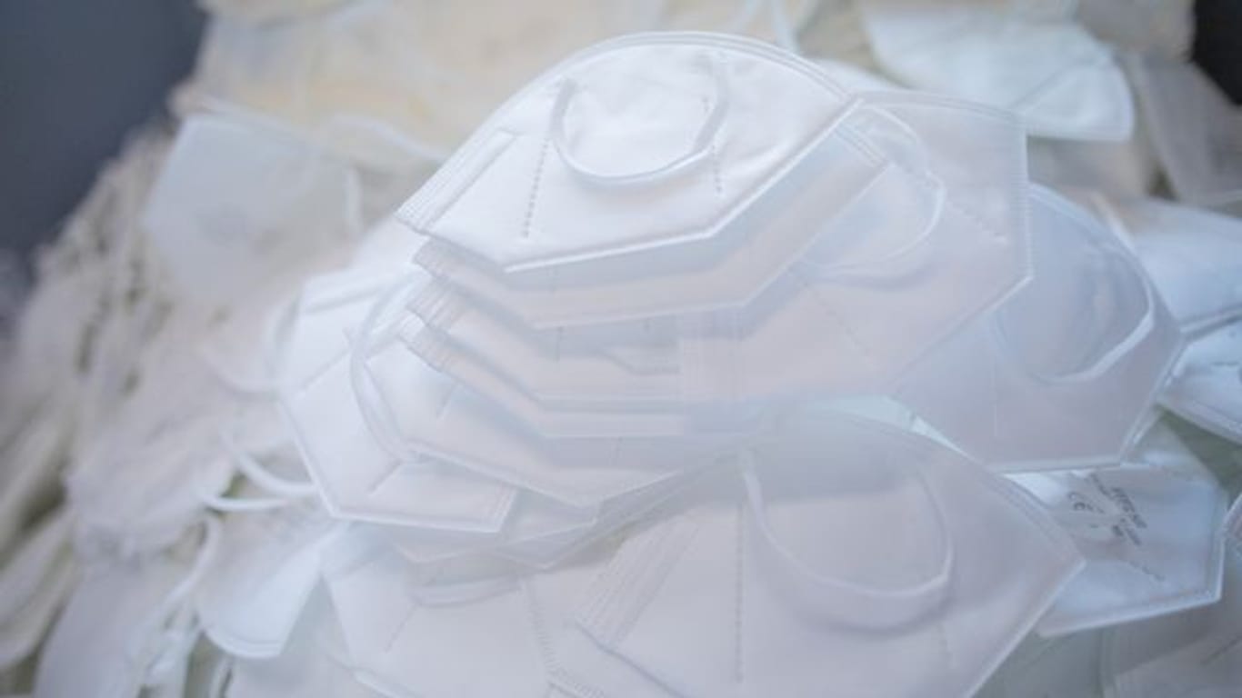 FFP2-Schutzmasken in einer Produktionsstätte