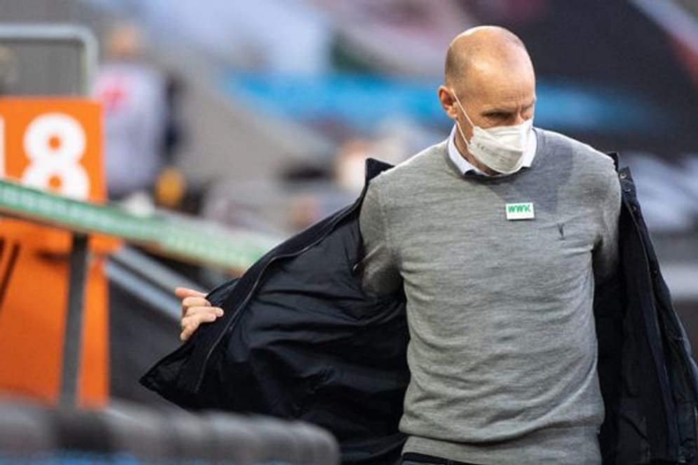 Augsburgs Trainer Heiko Herrlich steht nach der Niederlage gegen Köln vor dem Aus.