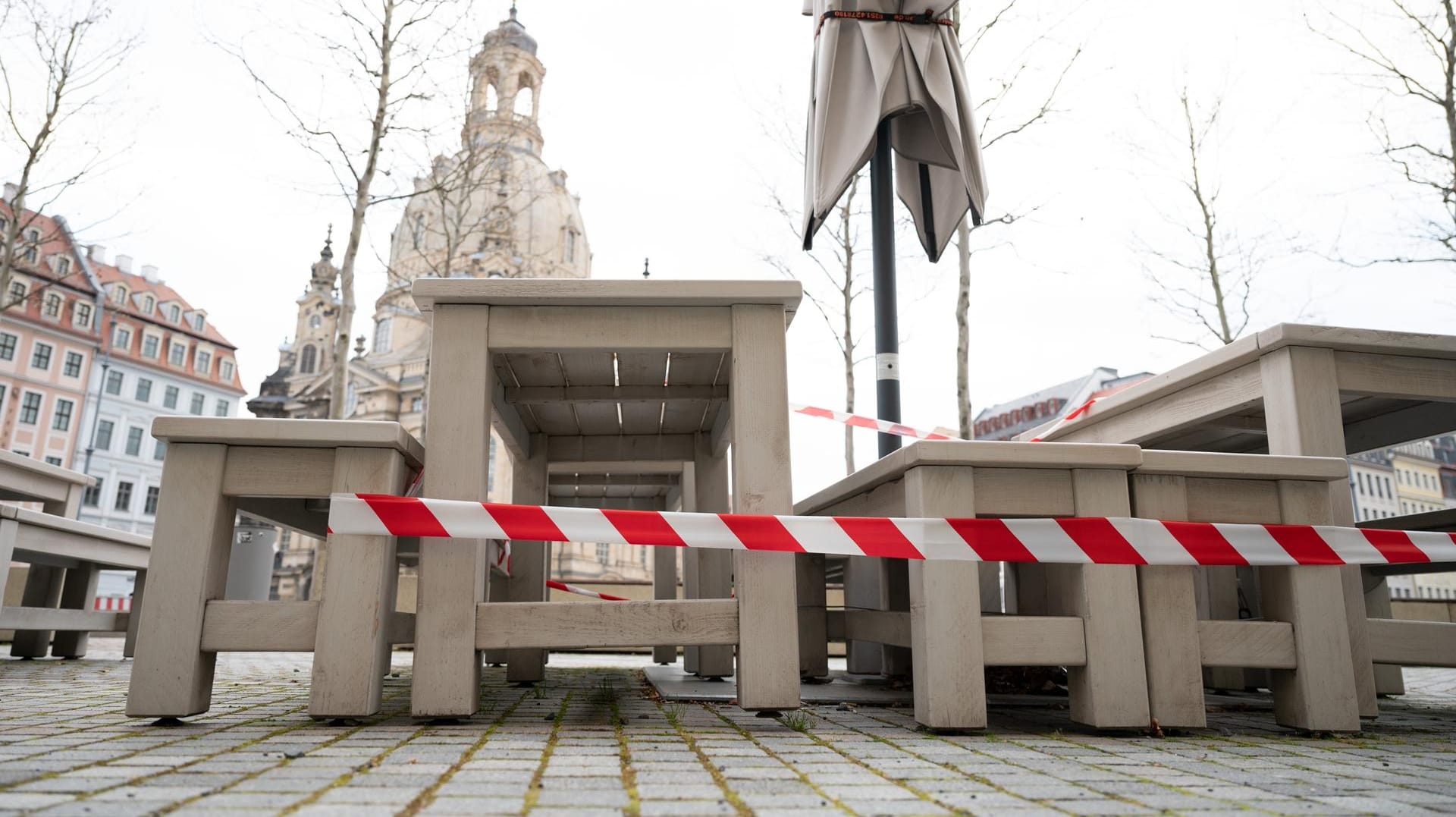 Neumarkt in Dresden: Ab dem Wochenende müssen sich die Menschen auf neue Corona-Beschränkungen einstellen.